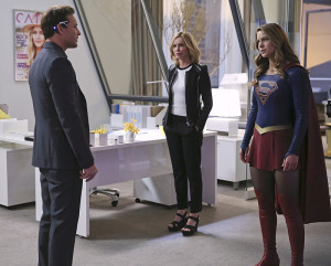 "Myriad" -- Kara (Melissa Benoist, right) must find a way to free her friends when Non and Indigo use mind control to turn National City's citizens into their own army, on SUPERGIRL, Monday, April 11 (8:00-9:00 PM, ET/PT) on the CBS Television Network. Pictured left to right: Peter Facinelli, Calista Flockhart and Melissa Benoist Photo: Cliff Lipson/CBS ÃÂ©2016 CBS Broadcasting, Inc. All Rights Reserved