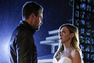 Arrow -- "Invasion!" -- Image AR508a_0272b.jpg -- Pictured (L-R): Stephen Amell as Oliver Queen and Katie Cassidy as Laurel Lance -- Photo: Bettina Strauss/The CW -- ÃÂ© 2016 The CW Network, LLC. All Rights Reserved.